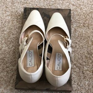 Calico. Beige shoes. Size 7 1/2.